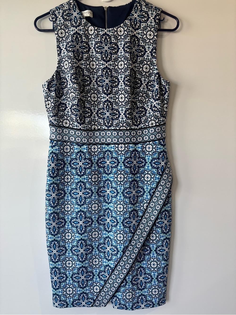 Maggy London Navy and White Sleeveless Mosaic Sheath Dress